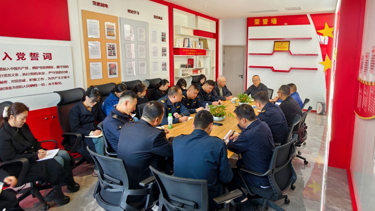 20251107 川西公司党委副书记 副总经理孙彬前往基层党建工作联系点宣讲省委十二届七次全会精神 (照片)_副本.jpg