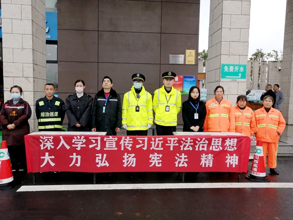 20201204川西公司联合交通执法开展宪法学习宣传活动 (1)_副本.jpg