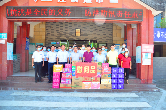 广南公司党委副书记、总经理梁平一行督导南充管理处工作暨“夏送清凉”慰问2.JPG