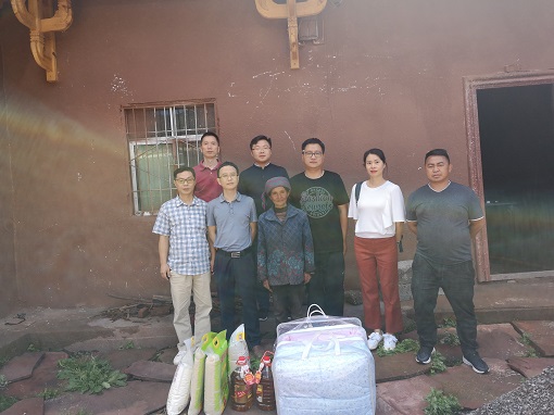 绵九公司赴昭觉县尼地乡开展精准扶贫走访慰问调研活动（1）.jpg