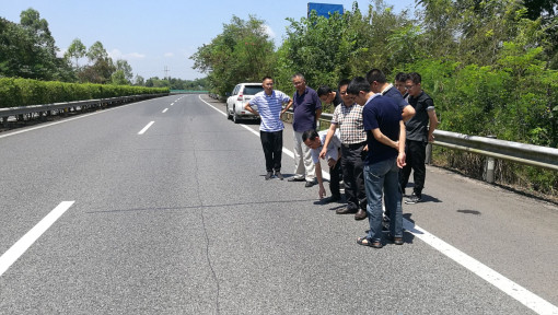 no223-南渝高速2019年路面预防性养护工程评审会在成南公司召开1（何金橦）.jpg