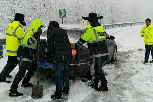 1.4+雅西公司及时启动应急预案 积极应对冰雪极端天气（简报照片） 3-1.jpg