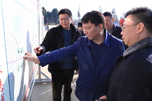 交投集团党委委员、纪委书记江意华对泸黄路加宽改造工程进行现场督导1 - 副本.JPG 交投集团党委委员、纪委书记江意华对泸黄路加宽改造工程进行现场督导1 - 副本.JPG