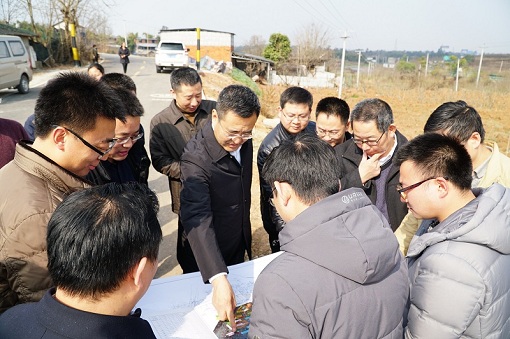 2019.2.22省交投集团党委副书记、副董事长、总经理冯文生赴成南高速公路扩容项目调研指导工作2.JPG