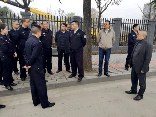 20191111成都市公安局副局长、交管局局长李文胜一行调研绕城高速锦城湖收费站缓堵保畅工作_副本.jpg