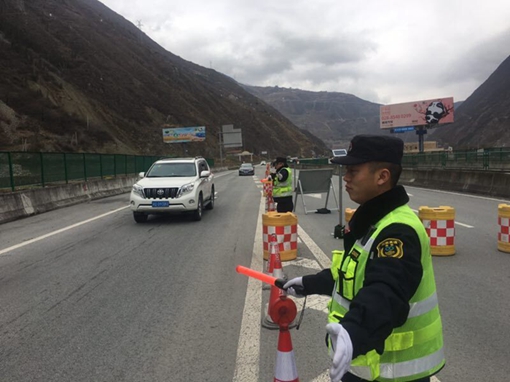20190322都汶高速公路于3月21日起实施隧道路面病害处治工程_副本.jpg