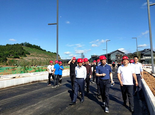 5.16川高公司监事会主席何刚一行调研指导恩阳服务区等项目2.jpg
