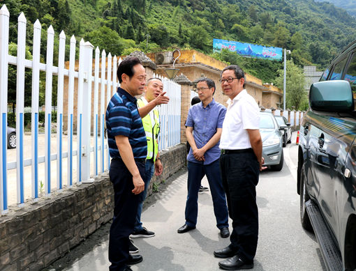 20190808川高公司党委副书记、总经理王孝国调研都汶高速安全营管工作 (2)_副本.jpg