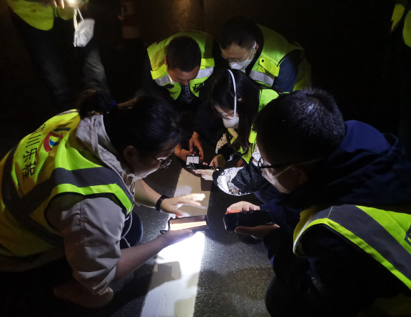 no170-成南公司组织学习“双组份标线”并试点施工.jpg