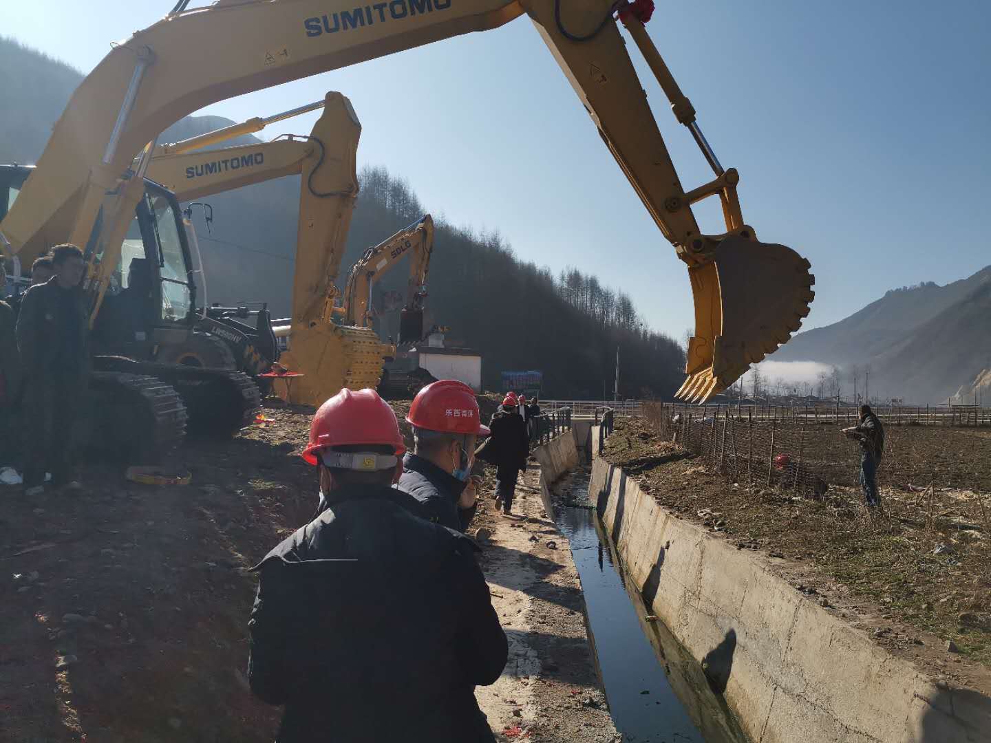 20224大凉山一号隧道便道复工3.jpg