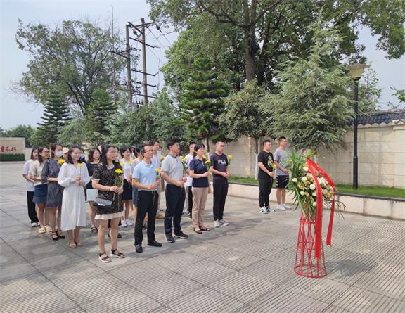 咨询公司赴院山坡烈士陵园党性党风党纪教育基地开展党风廉洁教育活动2.jpg