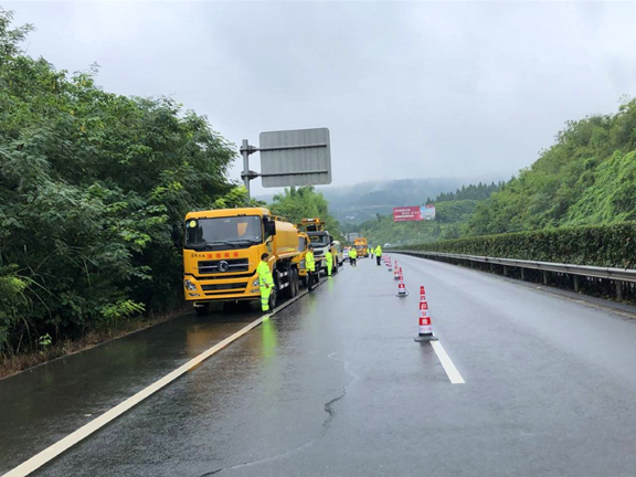 G75兰海高速广南段组织开展2020年汛期应急抢险演练2.jpg