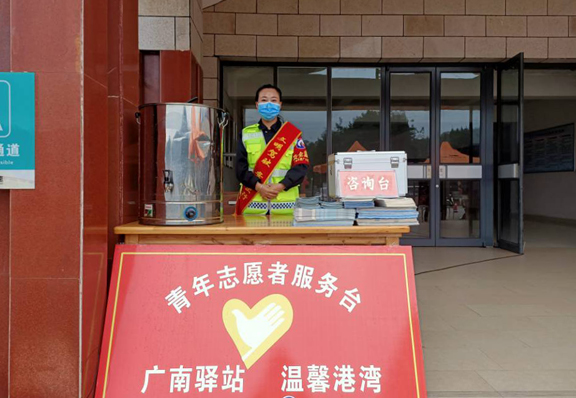 广南高速苍溪服务区现场管理员值守咨询台.jpg