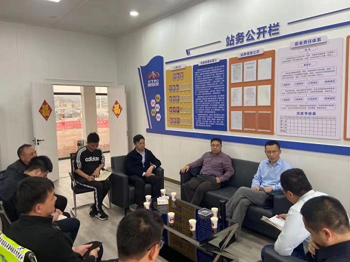 绵九公司董事长曾杰组织现场办公会解决营运路段建设遗留问题 -3.jpg
