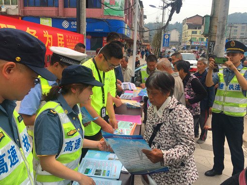 广南公司扎实深入开展“路政宣传月”活动2.JPG