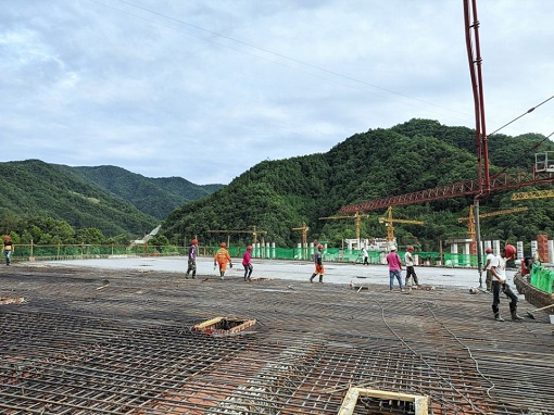 四川九绵23合同梁板架设通道顺利打通.jpg