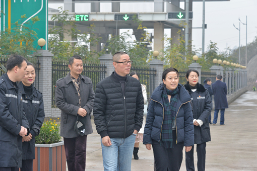 （公司新闻）12.12_机场收费站职工小家顺利通过川高公司工会考核验收组检查1_副本.jpg