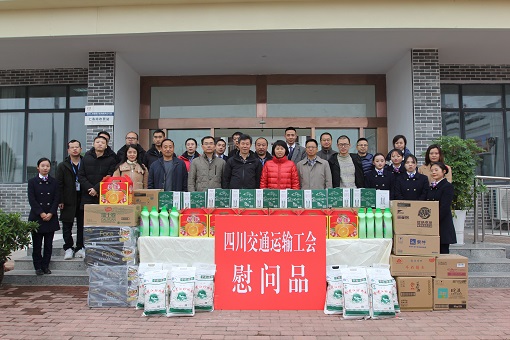 四川省交通运输工会副主席唐荣华前往仁沐公司送温暖并调研职工小家建设2.jpg