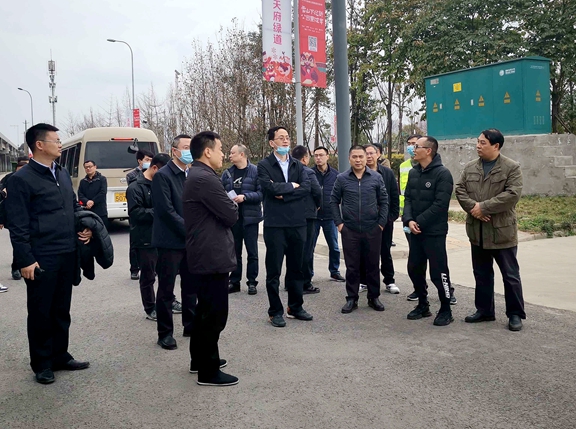 20210217成都市委常委、高新区党工委书记方存好调研成都绕城高速江家立交收费站提升改造情况_副本.jpg