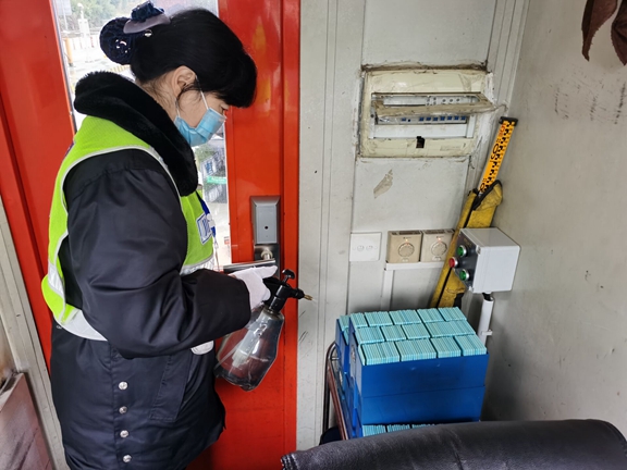 2-201216204R3419.jpg