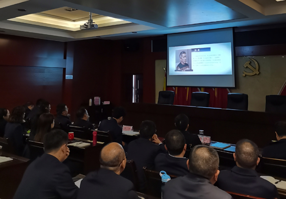 广南公司组织观看警示教育片.jpg