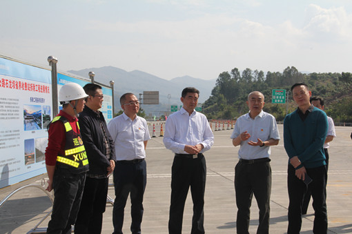 省交投集团党委副书记邹一行蔚调研丽攀公司2.jpg