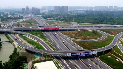 20190603成都绕城高速公路路面整治工程第二阶段主体工程完工_cg.jpg