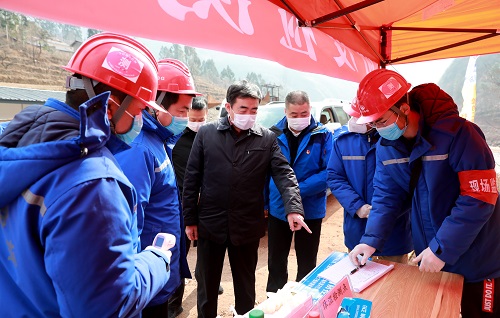 2020年2月20日集团党委副书记邹蔚、川高党委副书记但勇督导调研乐西项目防疫工作和复工情况。.JPG