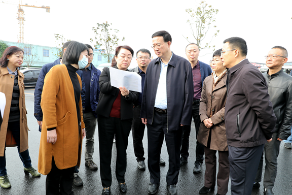 20201119四川省成都市人大常委会副主任巫敏一行调研成都绕城高速西服务区建设情况 (1)_副本.png