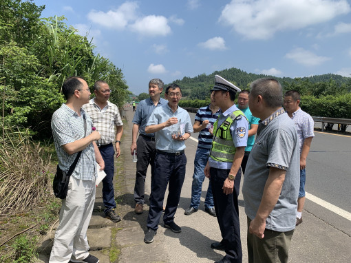no170-成南公司积极推进沪蓉高速成南段K1815+600边坡塌方处治工作1（卢波）.jpg