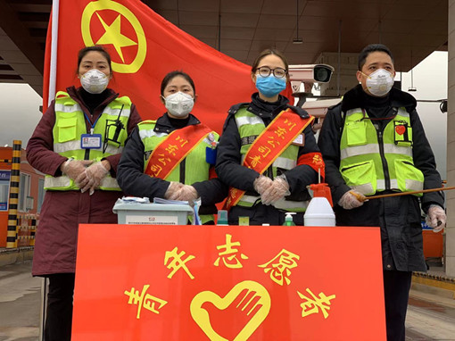 党员主动在一线亮身份、做表率2_副本.jpg