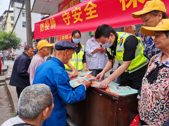 广南高速联合辖区高速公安、高速交通执法开展“防疫情  守安全  保畅通  优服务”主题宣传活动3.jpg
