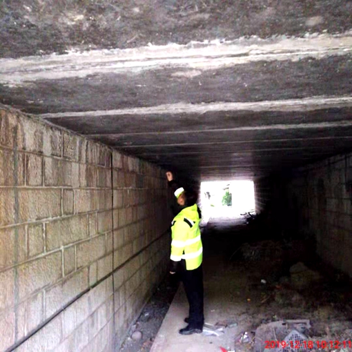 宜宾管理处地震后对辖区内高速公路进行安全隐患排查2.jpg