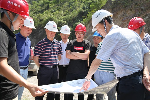 川高公司党委书记、董事长何刚一行赴沿江高速调研3 - 副本.jpg