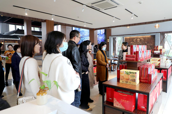 20201120川西公司前往成乐高速夹江天福服务区开展交流学习活_副本.png
