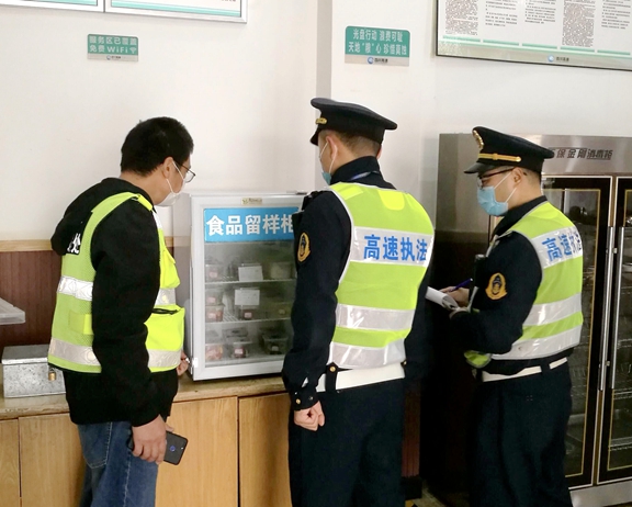 20200402厅高速公路交通执法第四支队到成都绕城高速开展节前安全检查_副本.jpg