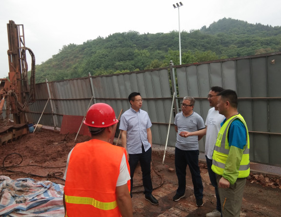 no135-成南公司积极推进协调火花匝道路基滑移变形处置及嘉陵收费站风貌改造工程进度（何金橦）.jpg
