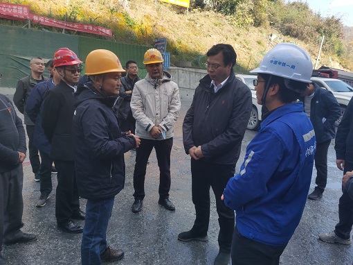 阿坝州州委常委、九寨沟县委书记罗智波调研九绵高速建设情况.jpg