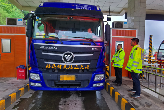广南高速成功查获一辆持无效入口CPC卡跨省逃费车辆1.jpg