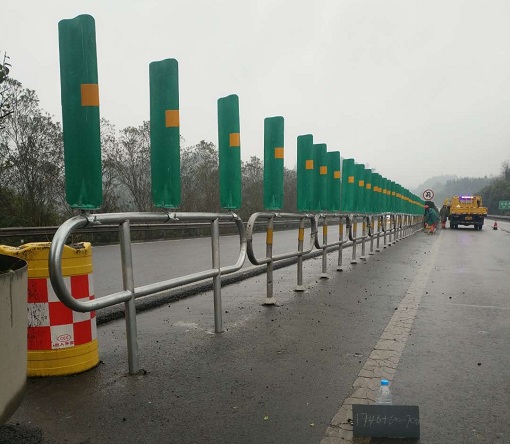 1.30川东公司G42高速公路南广邻段中央分隔带安全整治工程全面完工.jpg 1.30川东公司G42高速公路南广邻段中央分隔带安全整治工程全面完工.jpg