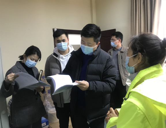 省交投集团检查组一行检查指导成南公司疫情防控落实工作.jpg