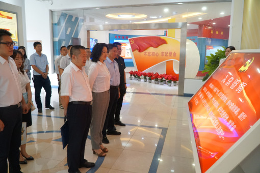 no162-省交投集团党委委员、职工董事、工会主席彭洪一行到成南公司基层服务型党组织示范点调研指导2（彭宇娇）.JPG