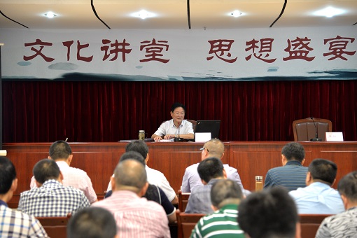 川南公司举办文化讲坛邀请川高公司党委副书记、工会主席侯斌为川南公司员工讲授国学课.jpg