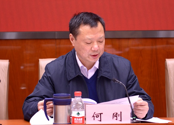 何董（单）.jpg