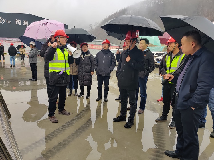 泸石公司赴九绵高速LJ23合同段考察交流.jpg