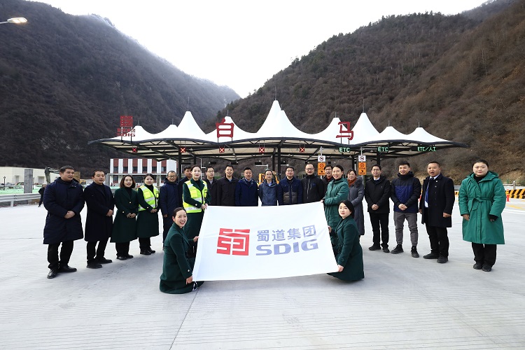 白馬收費站橫幅.jpg