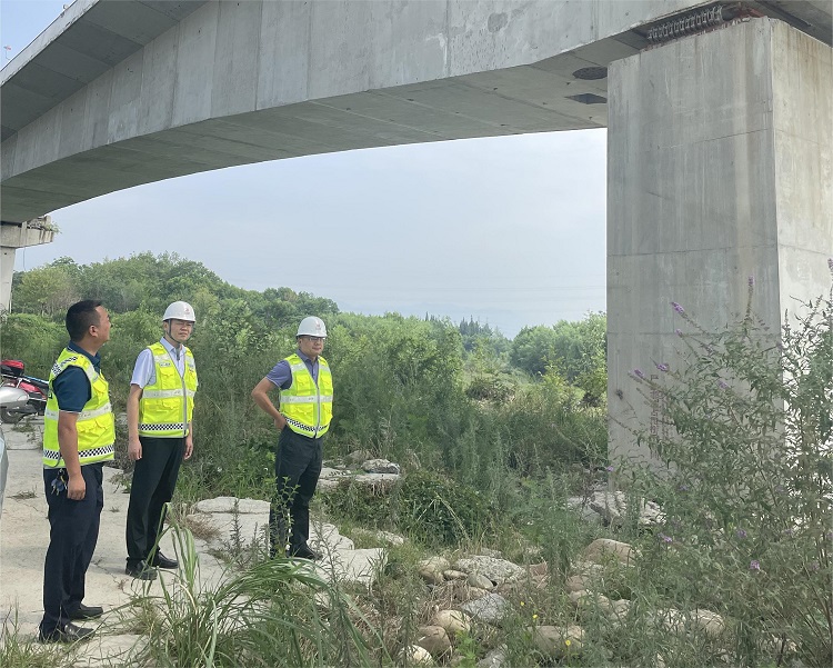附件1：绵九公司桥梁防汛检查.jpg
