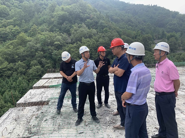 附件： 绵九公司董事长田礼勇调研通车段项目建设情况现场照片.jpg