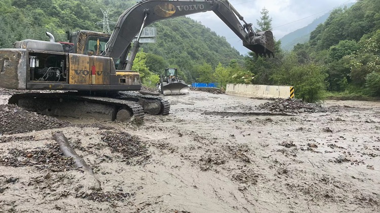 全力搶通國道交通大動脈.jpg
