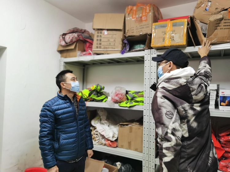 乐西公司党委委员、副总经理李宸检查监督项目各参建单位疫情防控工作_副本.jpg